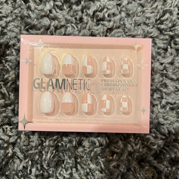 GLAMNETIC CHECKMATE PRESS ON NAILS 💅 - Picture 8 of 9